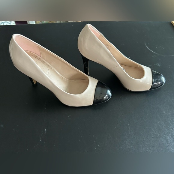 X-Appeal Colette Beige and Black Dress 4” Heels Size 7 - Picture 3 of 7